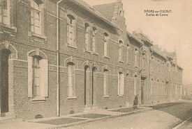 En 1912, on entreprend la construction d’un important groupe scolaire rue Emile Zola. Inauguré en 1913, cette école de 11 classes accueillent filles et garçons.